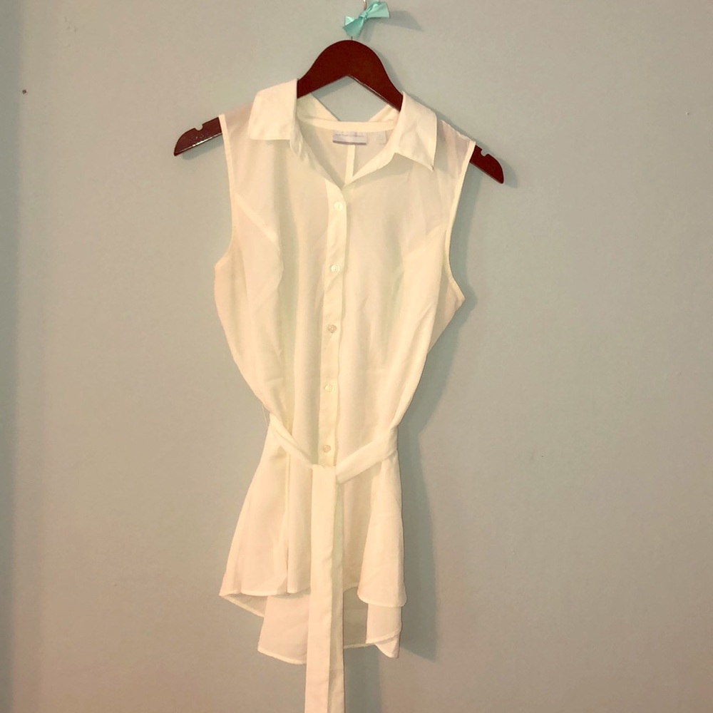 Last chance! NY&Co sleeveless collar top